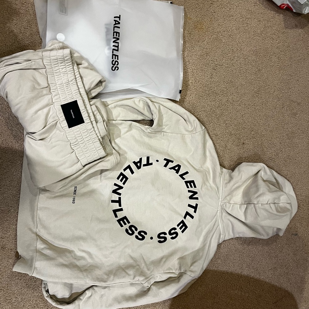 NWT Talentless Sweatset
